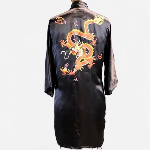 1970s Rare 100% Silk Robe with Hand Embroidered Dragons - Picture 6 of 6